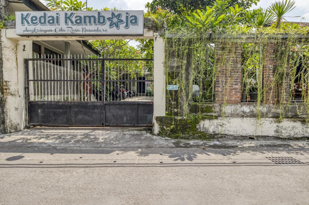 Reddoorz Hostel Near Adisucipto Airport Yogyakarta Kalasan Экстерьер фото